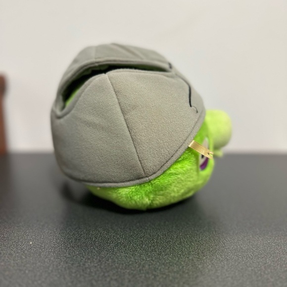 2010 Commonwealth Toys Angry Birds Classic Helmet Green Pig 5" Plush Collection - Picture 3 of 7
